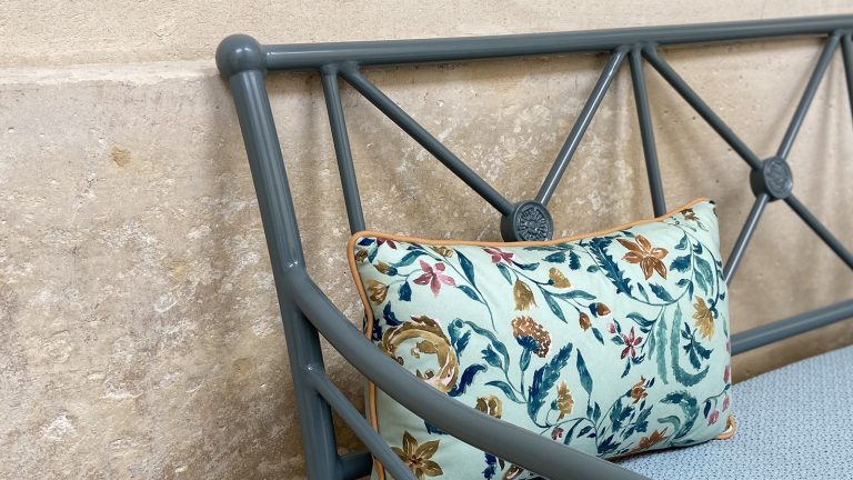 Une solution élégante avec un coussin sur mesure